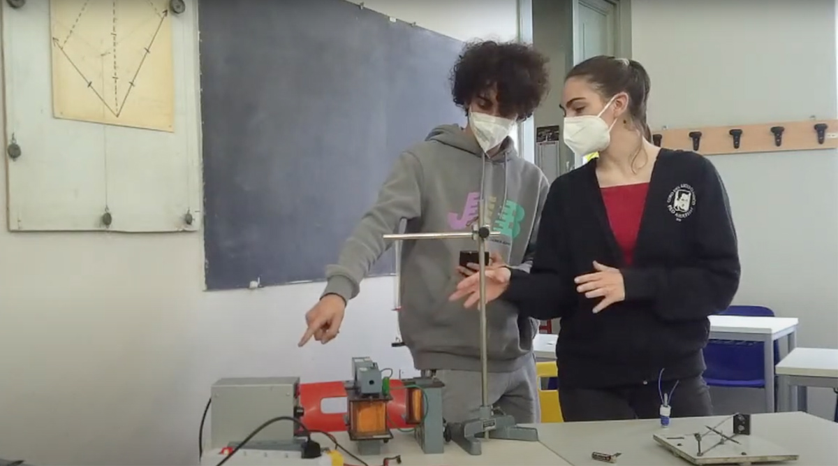 Immagine degli studenti in laboratorio