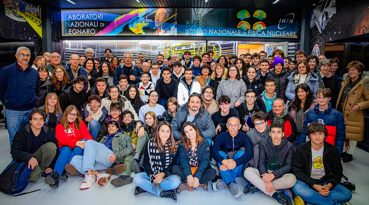 foto di gruppo all'evento EEE ai laboratori nazionali di Legnaro dell'INFN
